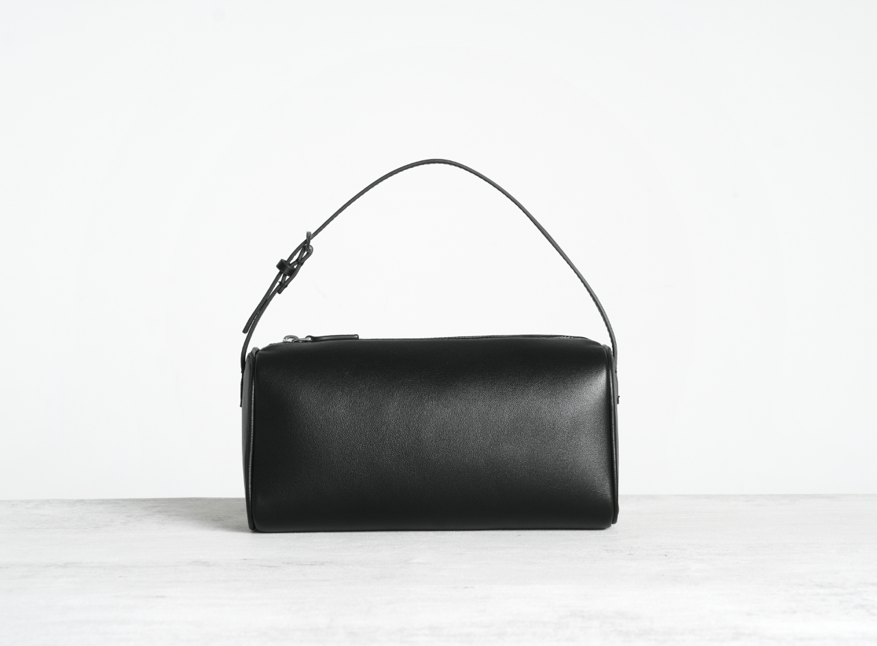 여성용 미니멀리스트 이스트-웨스트 가죽 숄더백 |    - Luxury Bags Quiet 리뷰 및 가격